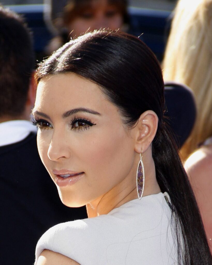 Glamorous Professional Hairstyles for Women in 2025 3 Professional Hairstyles for Women - low pony