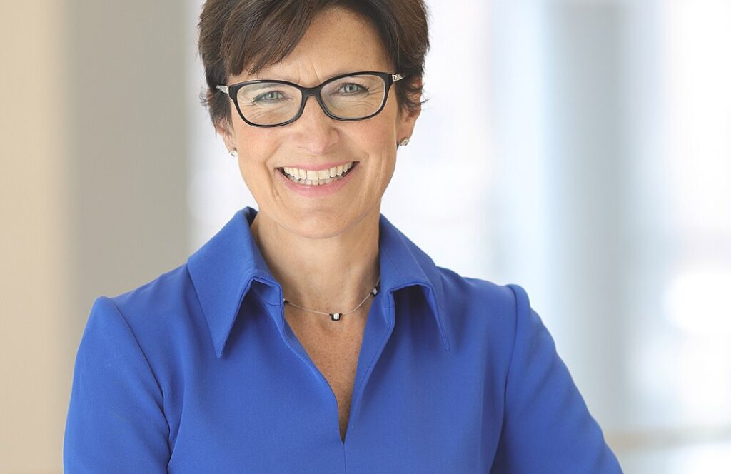 15 Top Female CEOs Leading Fortune 500 Companies Today 1 One of the top female CEOS - Jane Fraser